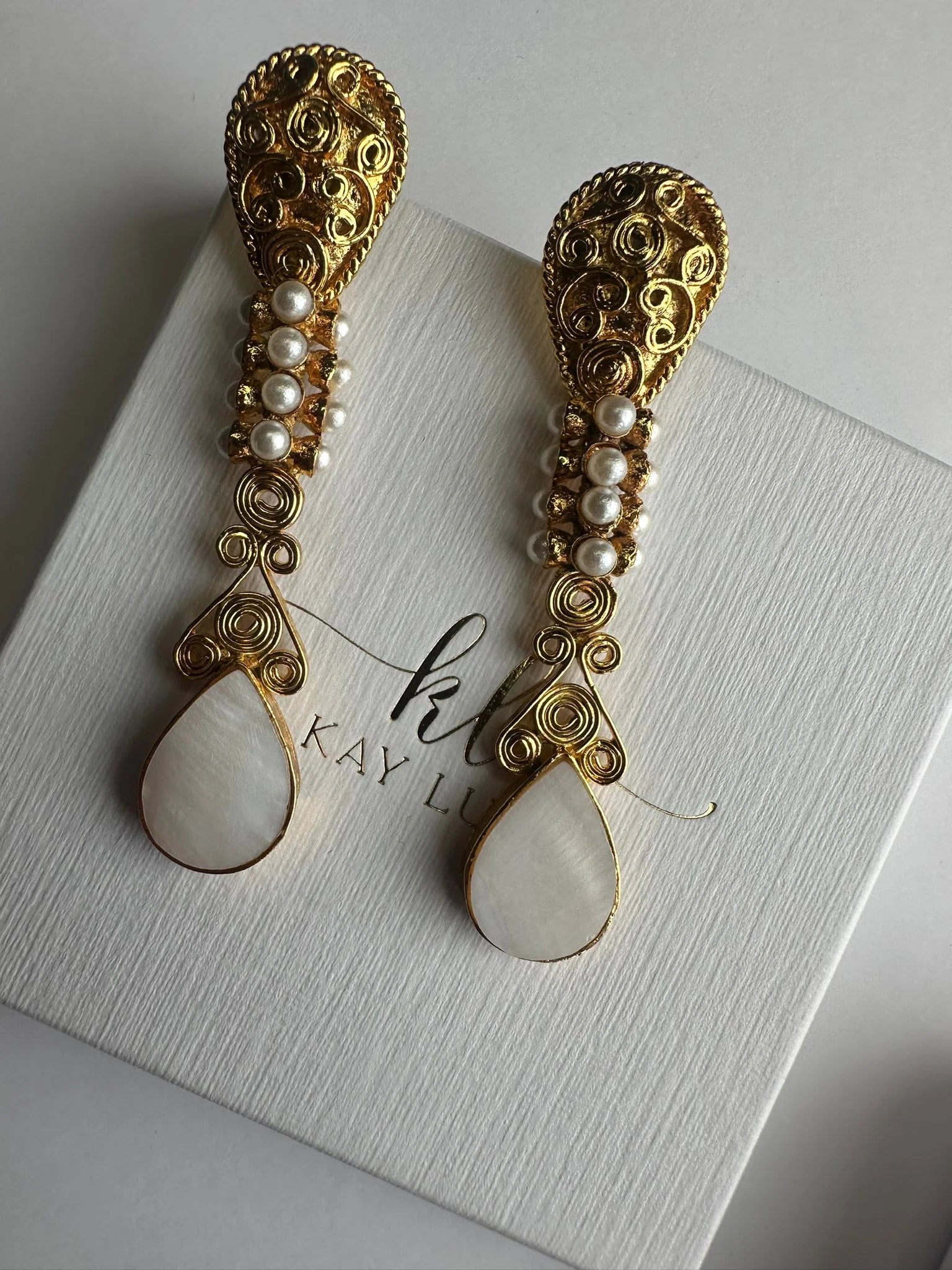 Elysia Pearl Earrings