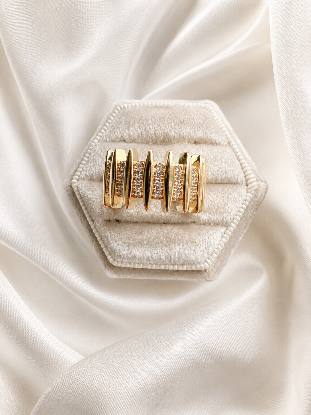 Evora Ring